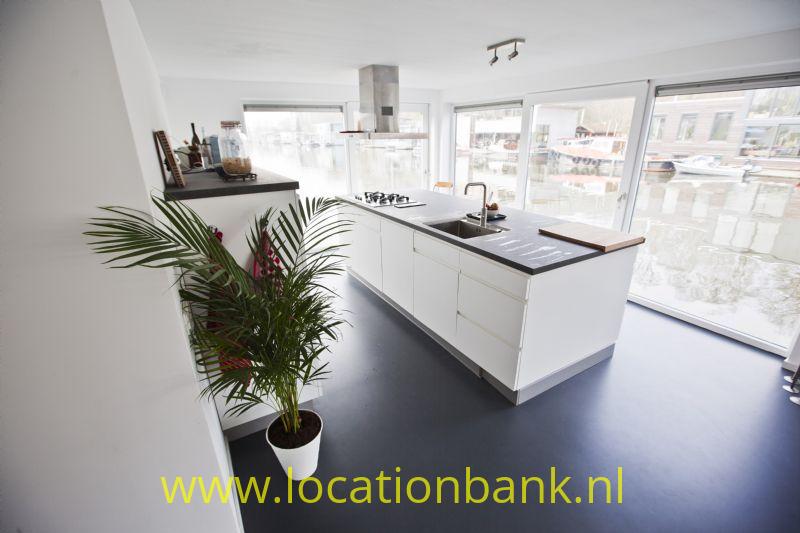 moderne keuken met kookeiland