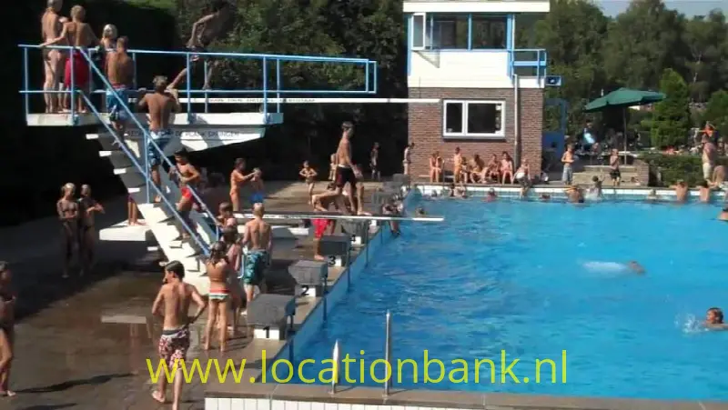 50 meter bad met toezichttoren en duikplank