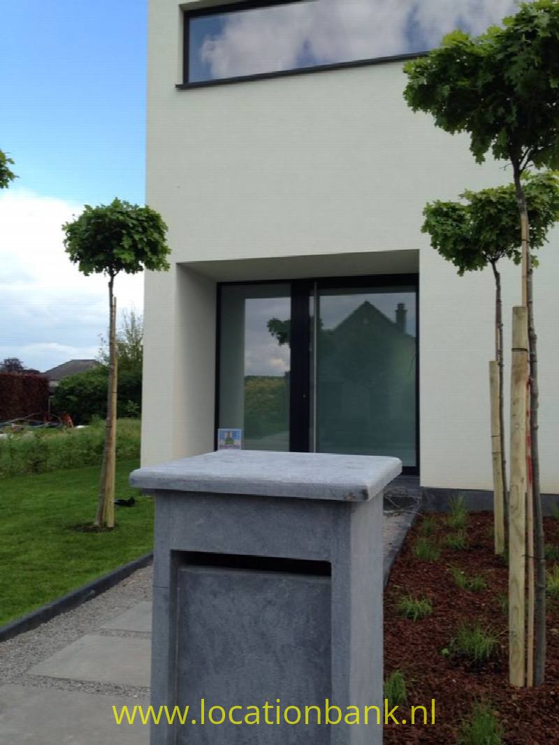 vooraanzicht, inkom met stapstenen