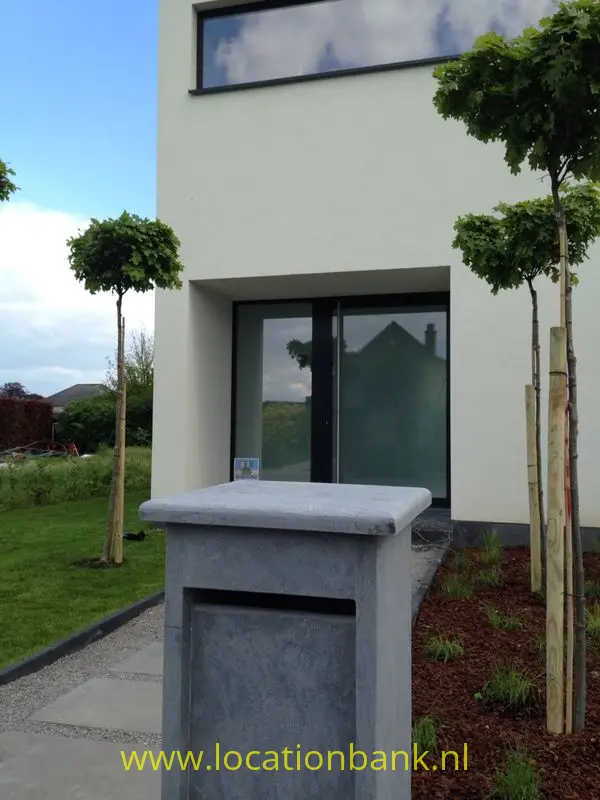 vooraanzicht, inkom met stapstenen