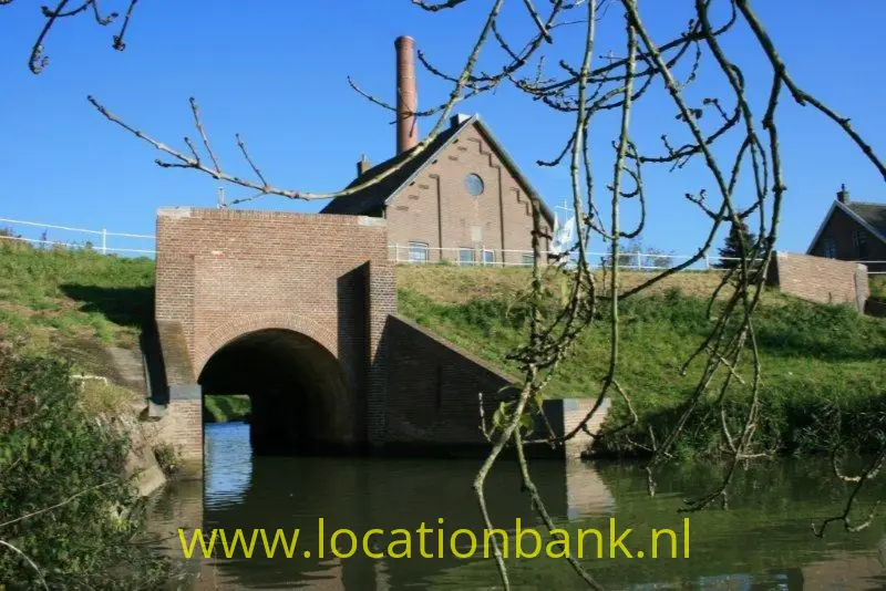 Sluis bij stoomgemaal