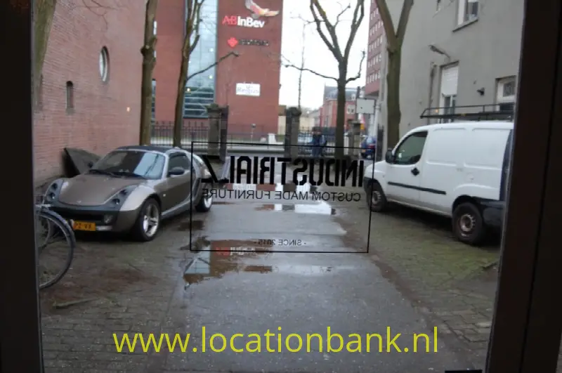 Binnenhofje tevens parkeerplaats