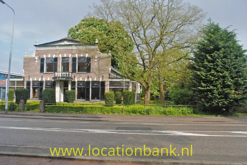 voorgevel met rechts