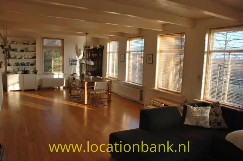 zeer ruime woonkamer