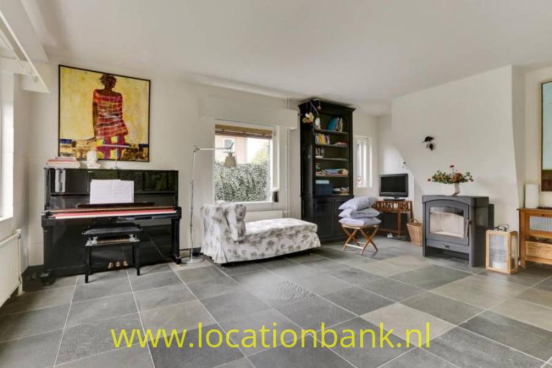 woonkamer met piano