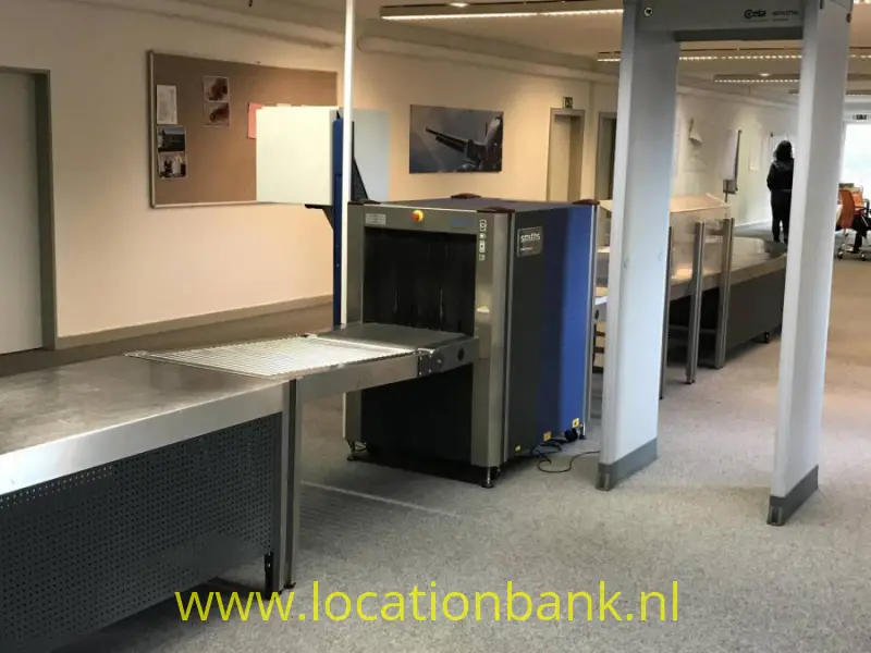 Douane poortje veiligheids controle vliegveld