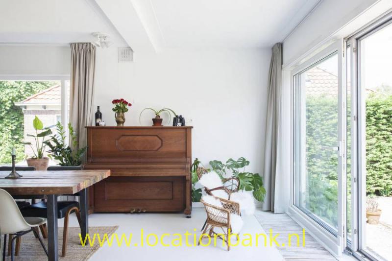 huiskamer met piano