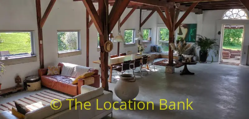 ruime vintage woonkamer