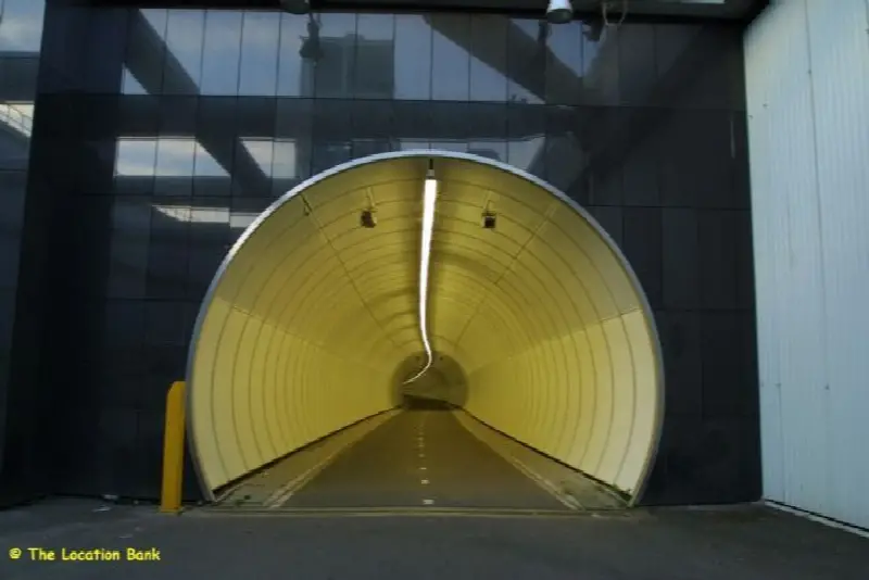 Moderne tunnel een baans