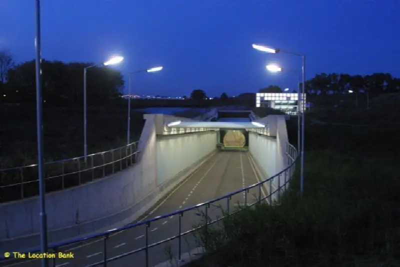 Moderne tunnel een baans