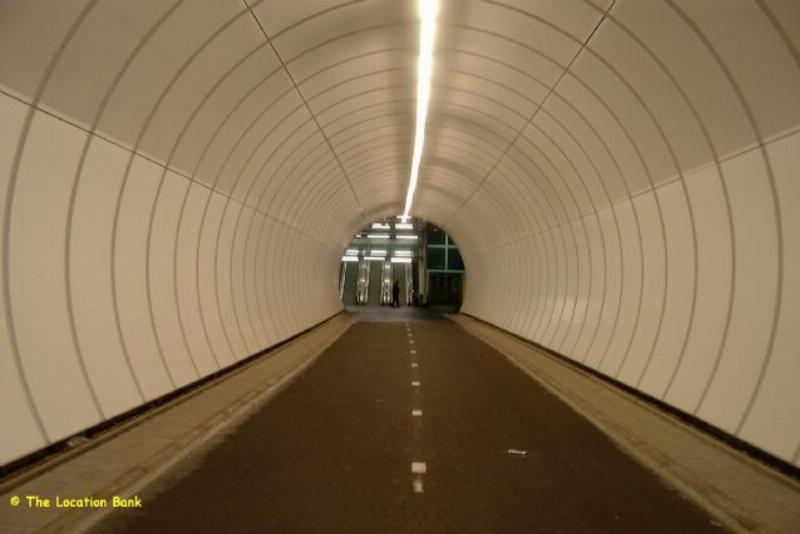 Moderne tunnel een baans