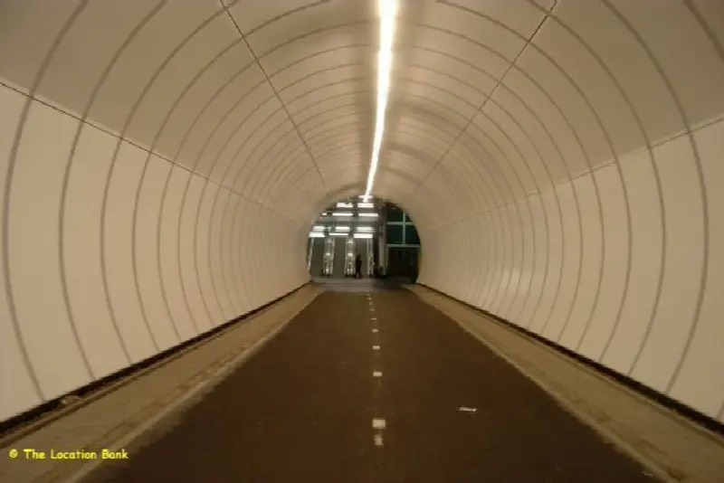 Moderne tunnel een baans