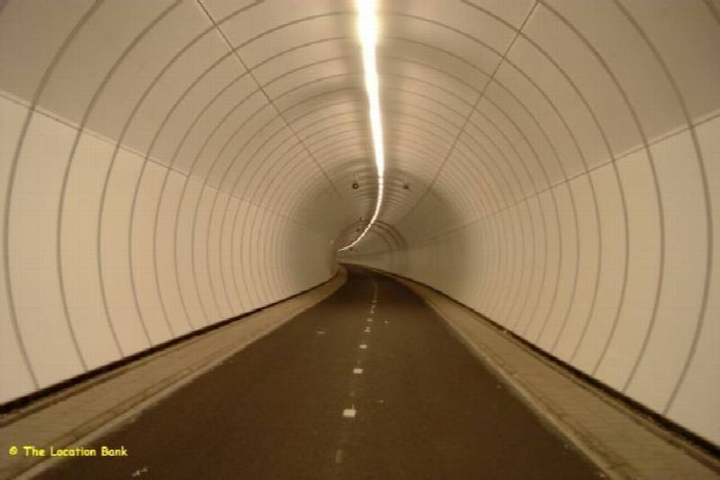 Moderne tunnel een baans