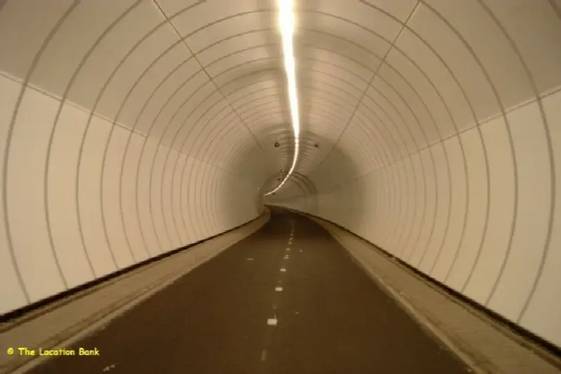 Moderne tunnel een baans