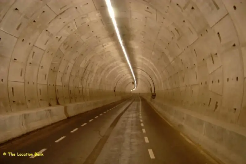 Moderne tunnel een baans