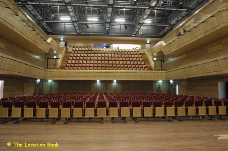 Modern cultureel gebouw