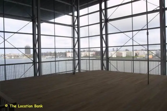 Modern cultureel gebouw