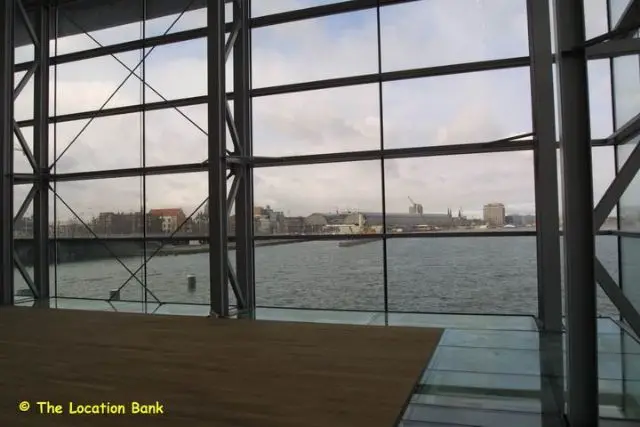 Modern cultureel gebouw