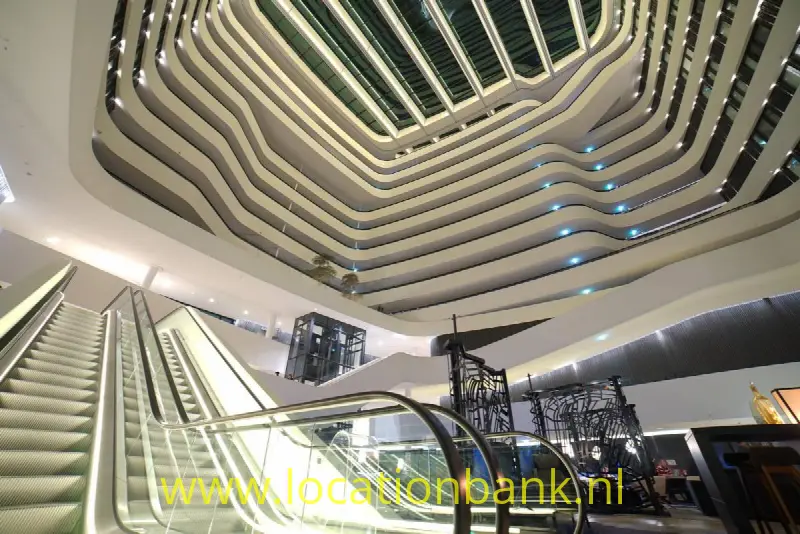 Atrium Architectuur Roltrap