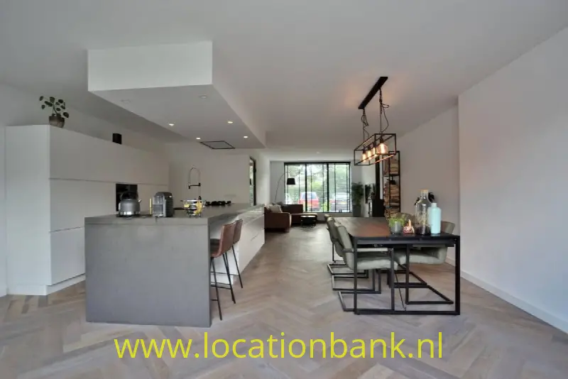 ruime open keuken en woonkamer