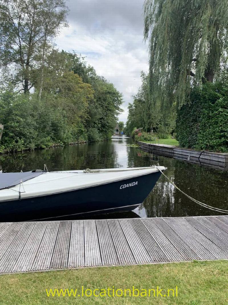 steiger aan het water