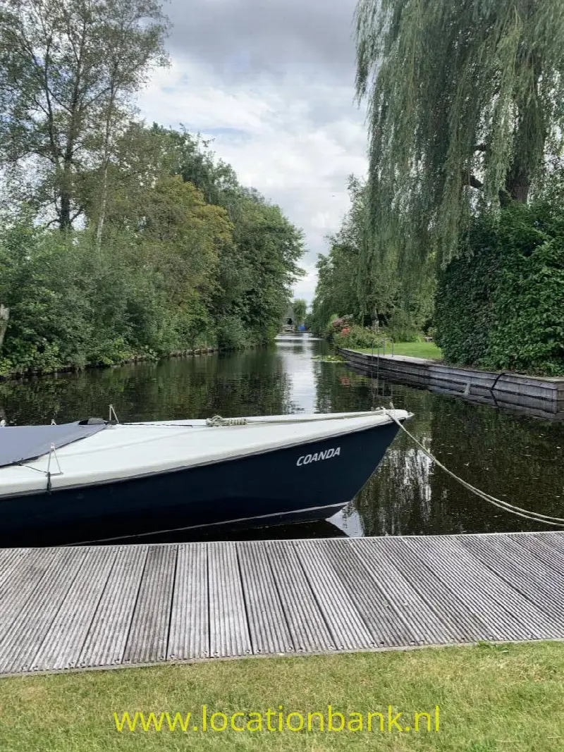 steiger aan het water