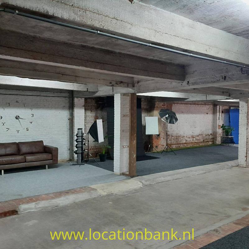 Benedenverdieping - leeg, met studio aparatuur