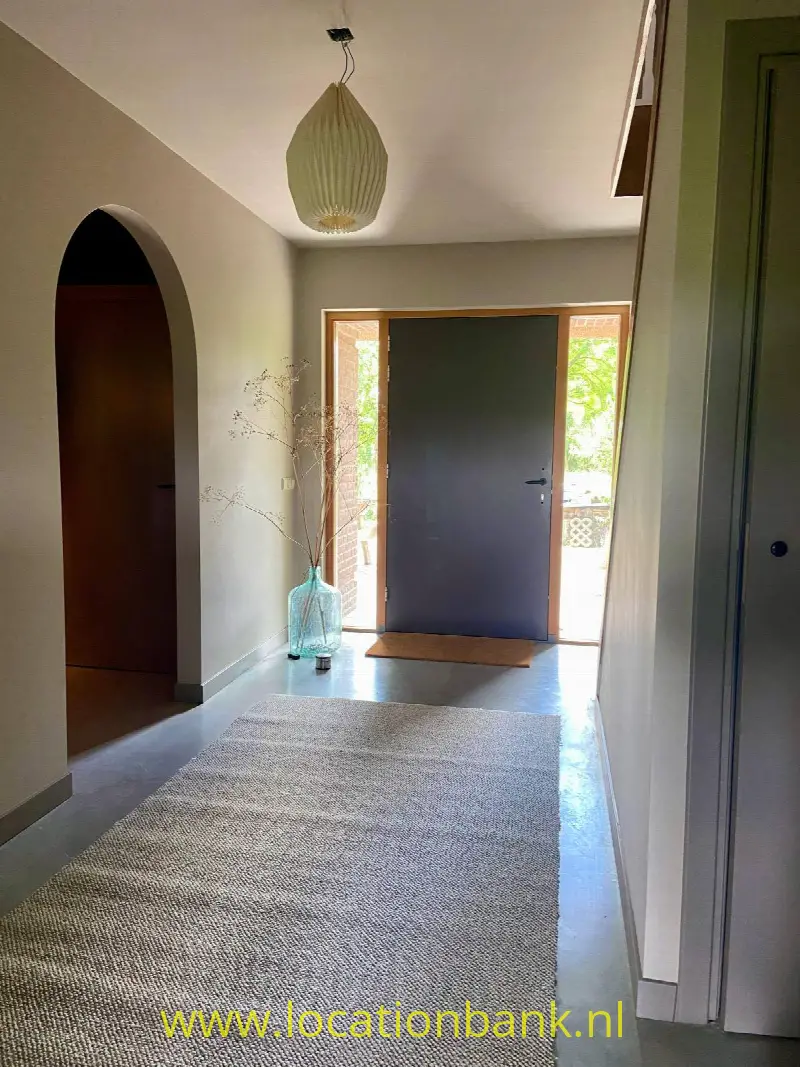 entrance way 6