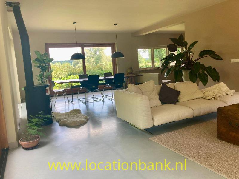 open living area 6