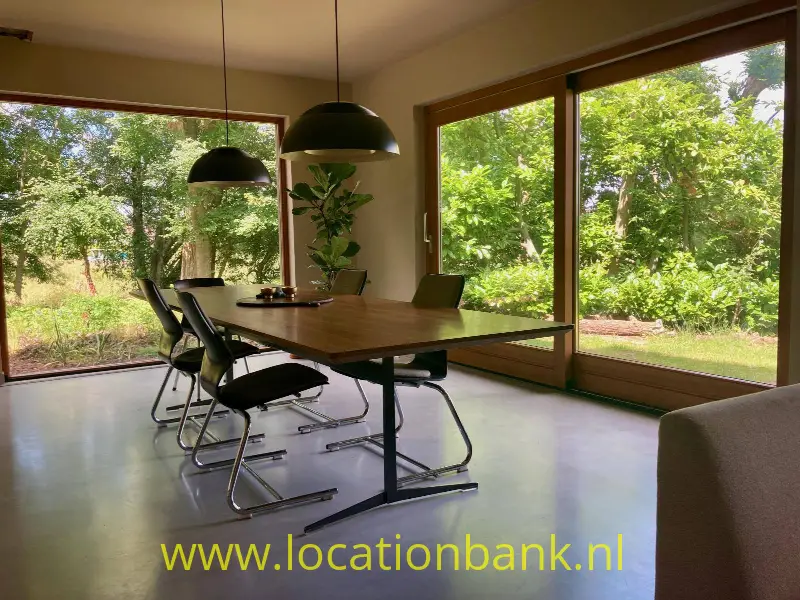 open living area 10