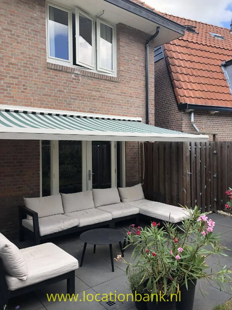 Achtergevel en tuin