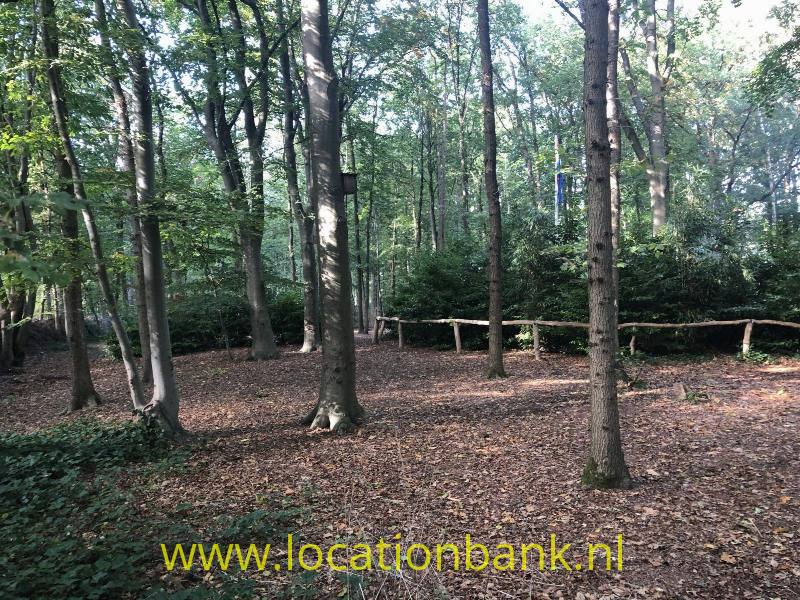 Buitenkant grote kampvuur kuil