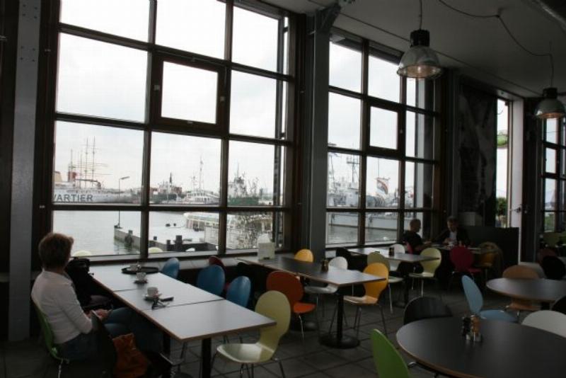 Kantine Cafe Restaurant met uitzicht over de haven