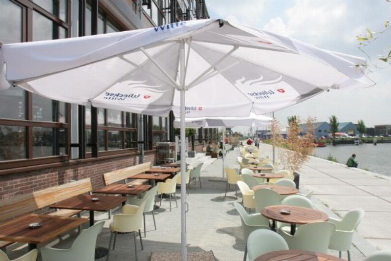 Kantine Cafe Restaurant met uitzicht over de haven