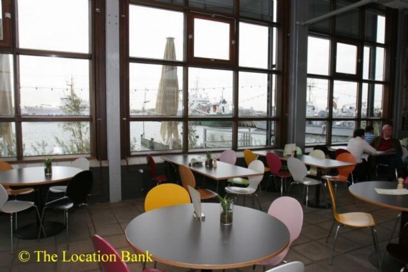Kantine Cafe Restaurant met uitzicht over de haven
