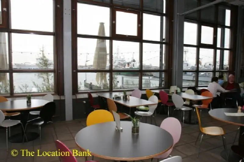Kantine Cafe Restaurant met uitzicht over de haven