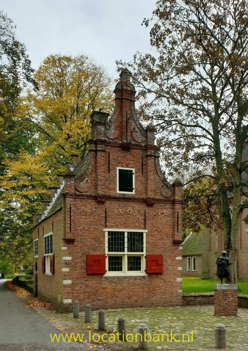Raadhuisje van buiten gezien