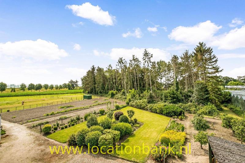 Twee paardenweien, moestuin, tuin