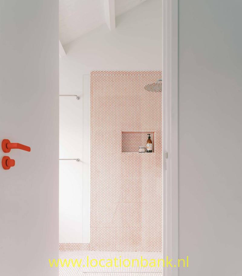 2nd floor -Bathroom