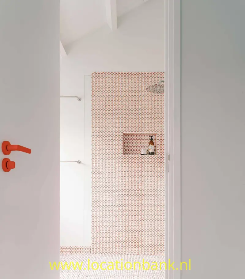 2nd floor -Bathroom