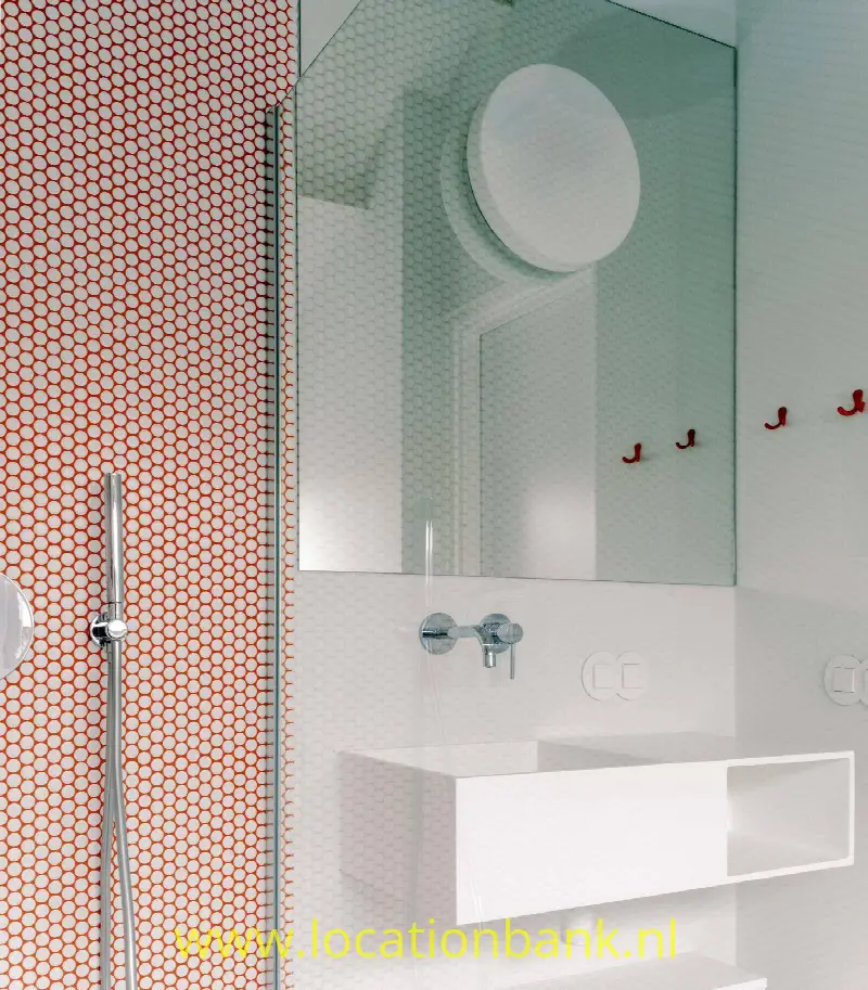 2nd floor-Bathroom