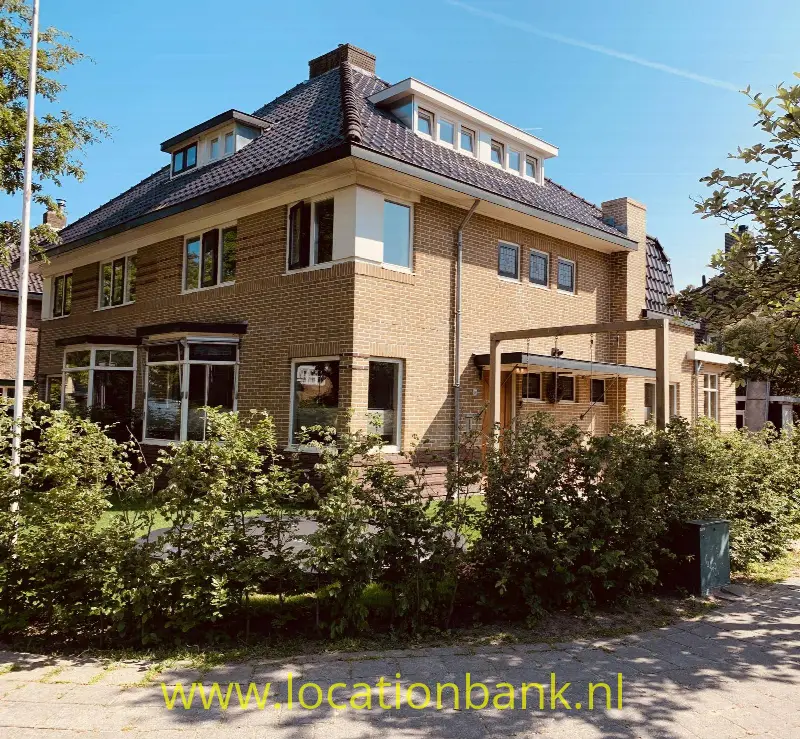 Voorkant van het huis, op het zuiden. 