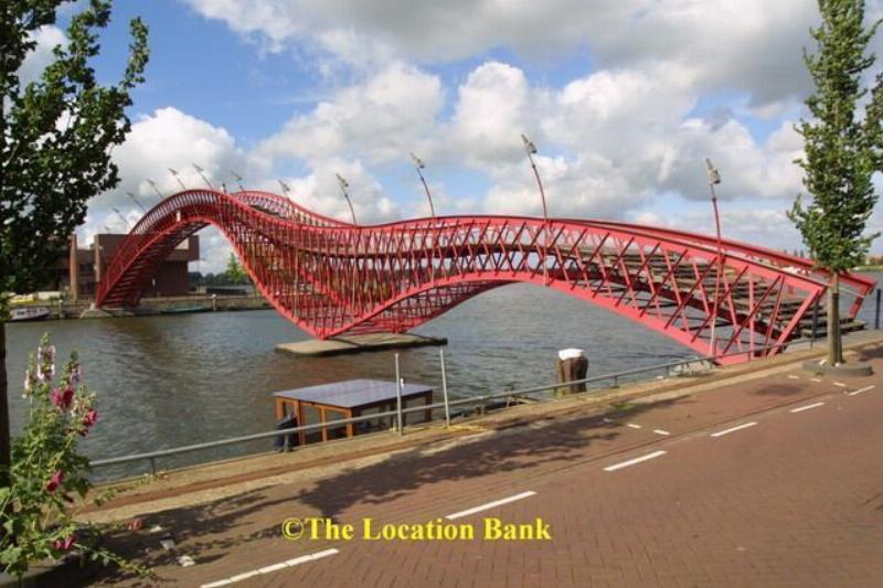 moderne voetgangers brug