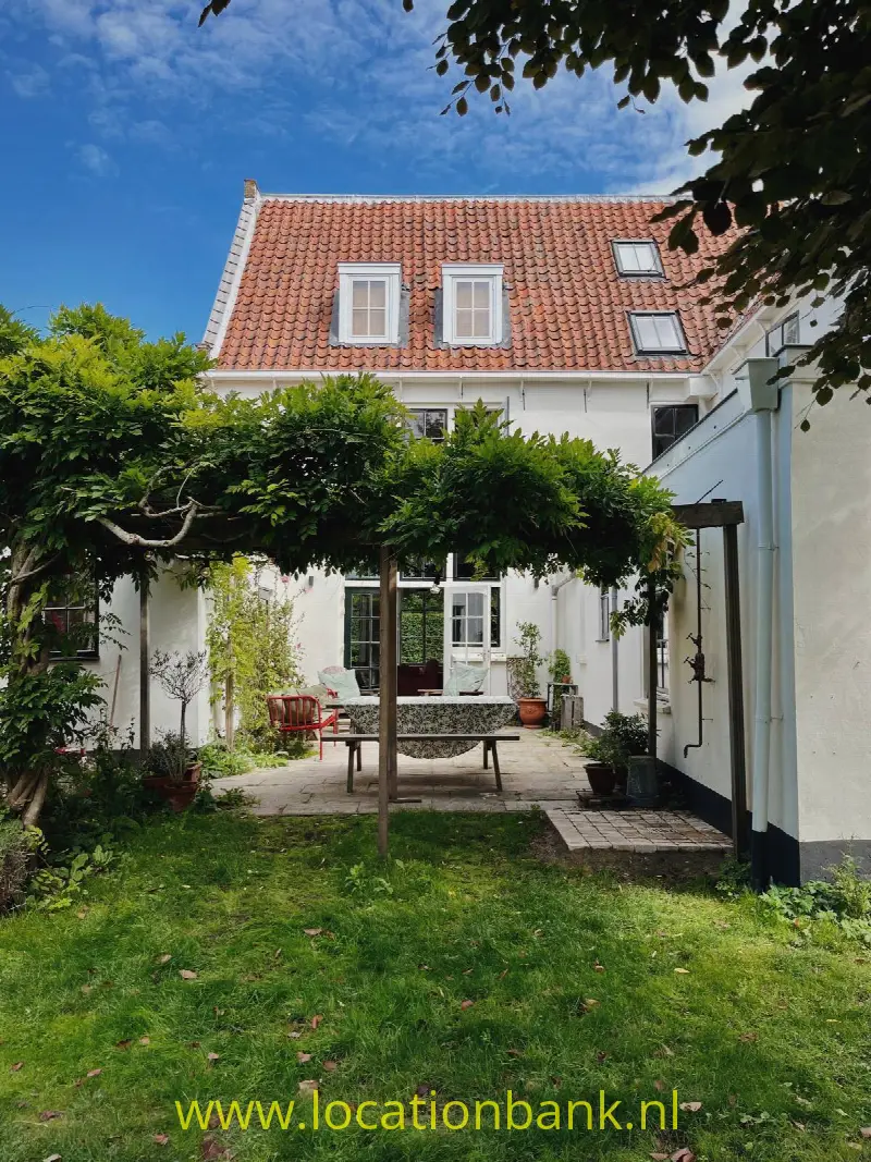 Achterkant woning vanuit tuin