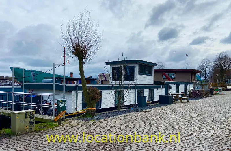 Buitenkant woonboot 