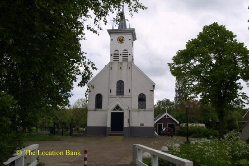 Kleine Kerk met houten interieur