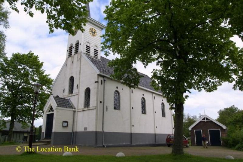 Kleine Kerk met houten interieur