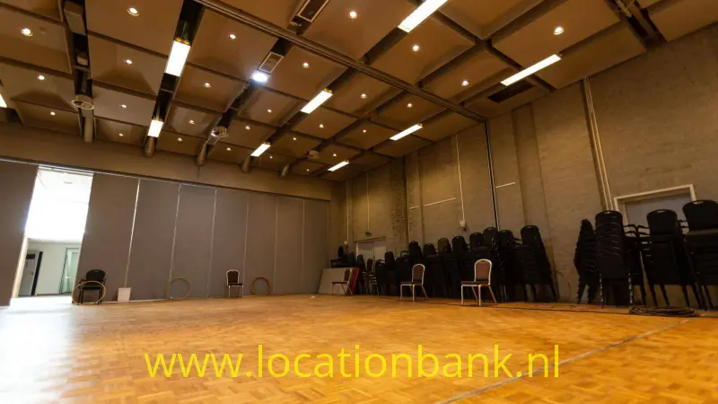 Een grote zaal met veel mogelijke opstellingen