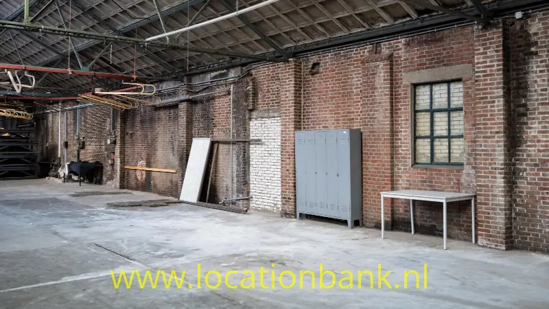 Urbex 2: Grote productiehal in de leerlooierij (begane grond) waar de tijd heeft stilgestaan.