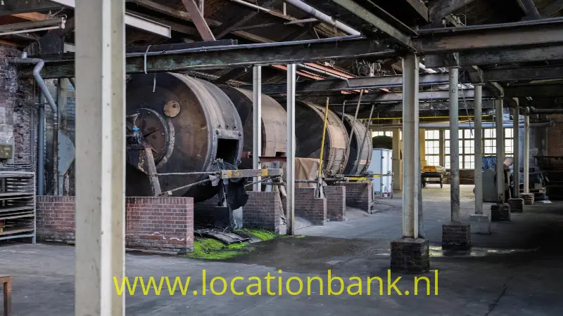 Urbex 2: Grote productiehal in de leerlooierij (begane grond) waar de tijd heeft stilgestaan.